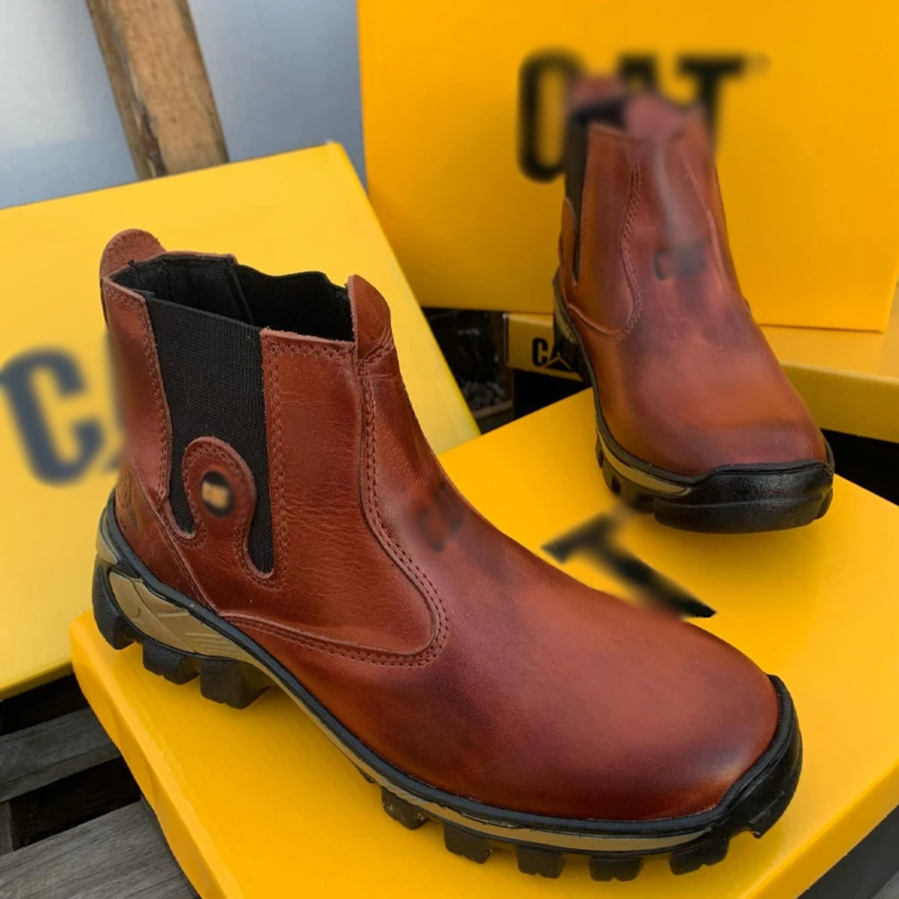 Kit Bota Masculina Barvik em Couro Legítimo e Palmilha Ortopédica 2.0 +4 BRINDES: Chapéu, Cinto, Carteira e Copo