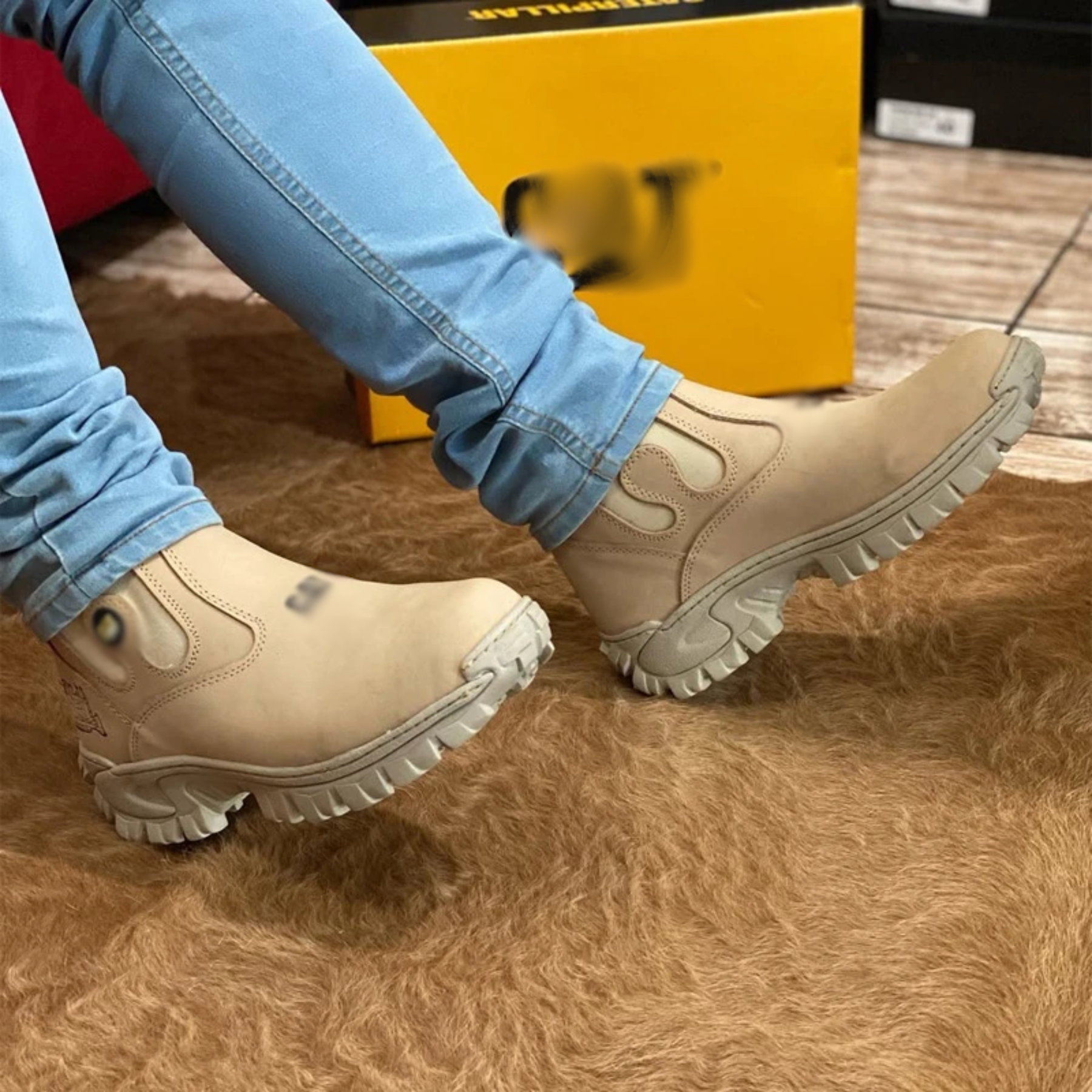 Kit Bota Masculina Barvik em Couro Legítimo e Palmilha Ortopédica 2.0 +4 BRINDES: Chapéu, Cinto, Carteira e Copo