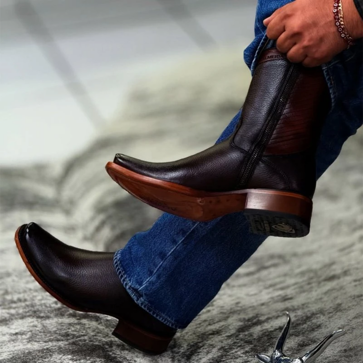Kit Bota Maverick 4.0 em Couro Legítimo com Palmilha Ortopédica +BRINDES: Boné, Cinto e Carteira